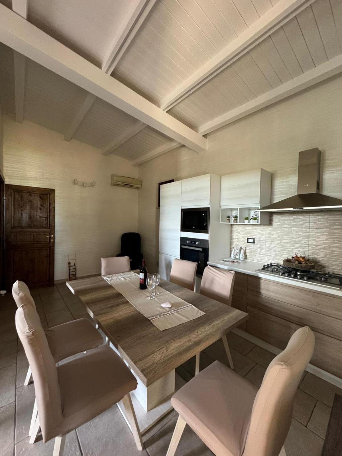 אבולה Desiree Casa Vacanze מראה חיצוני תמונה